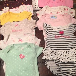 10 onesies size=Newborn